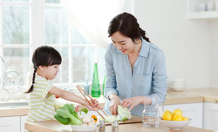 媒体报道：特斯拉(TSLA.US)机器人产量远未达标，承诺年底前生产5000台，现仅有几百台